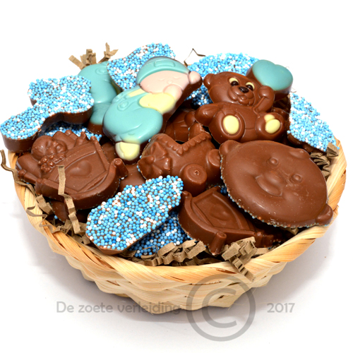 Geboorte chocolade blauw in mandje