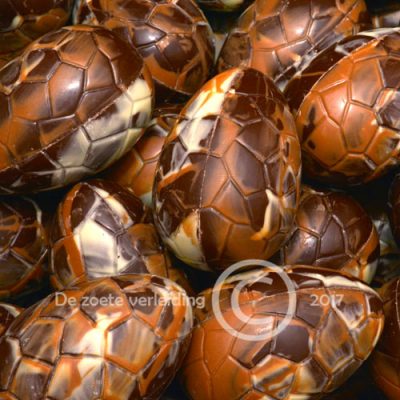 Schilder eieren pure chocolade