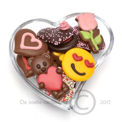 Valentijn chocolade in luxe glazen hartje